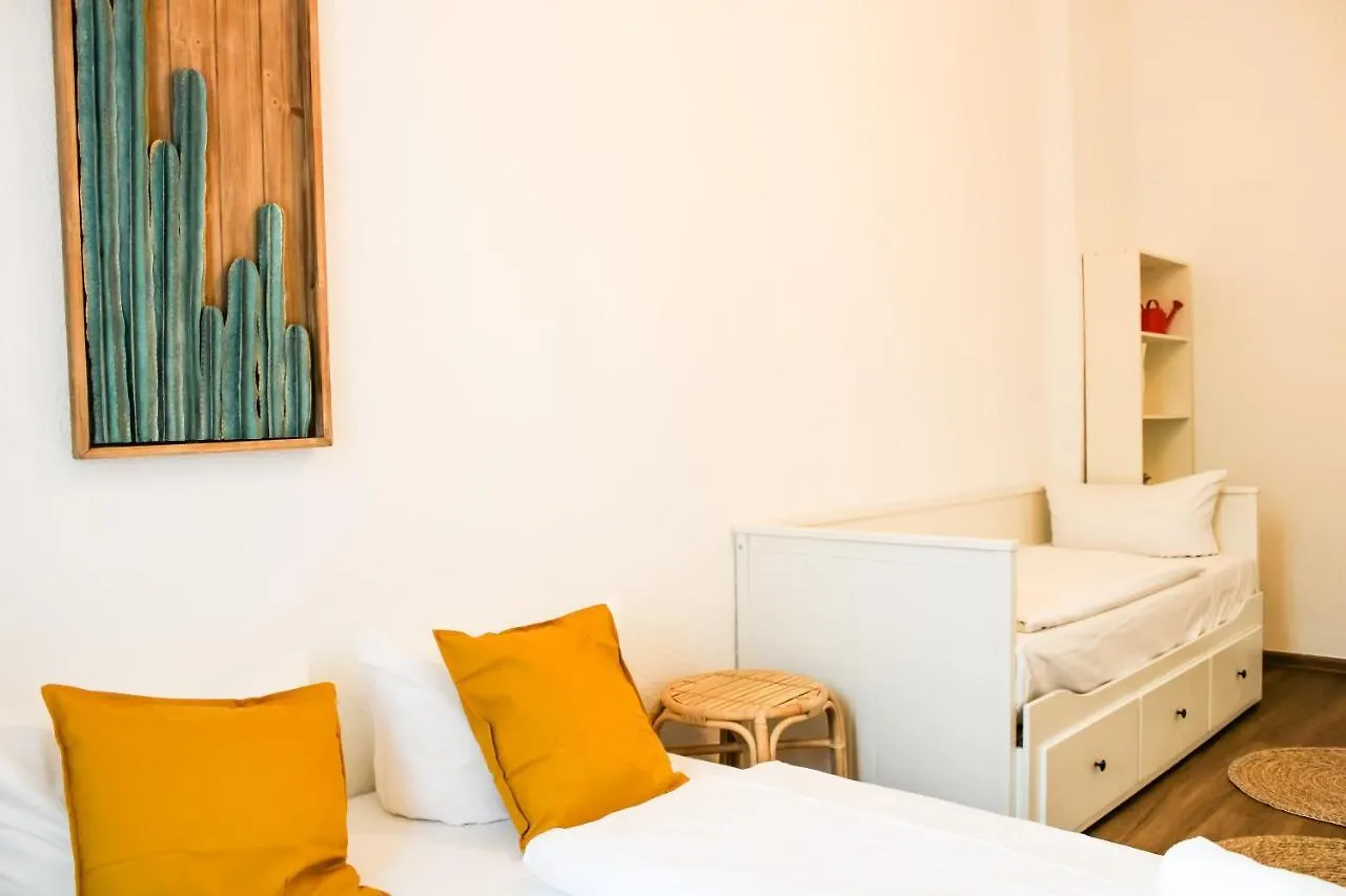 Bright 2 Bedroom Apartment In Convinient Location Berlin
