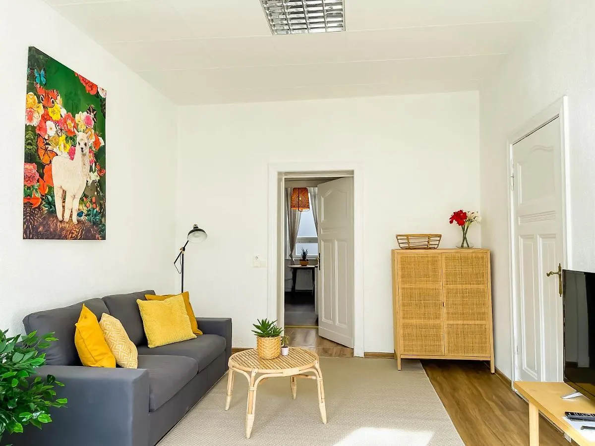 Bright 2 Bedroom Apartment In Convinient Location Berlin