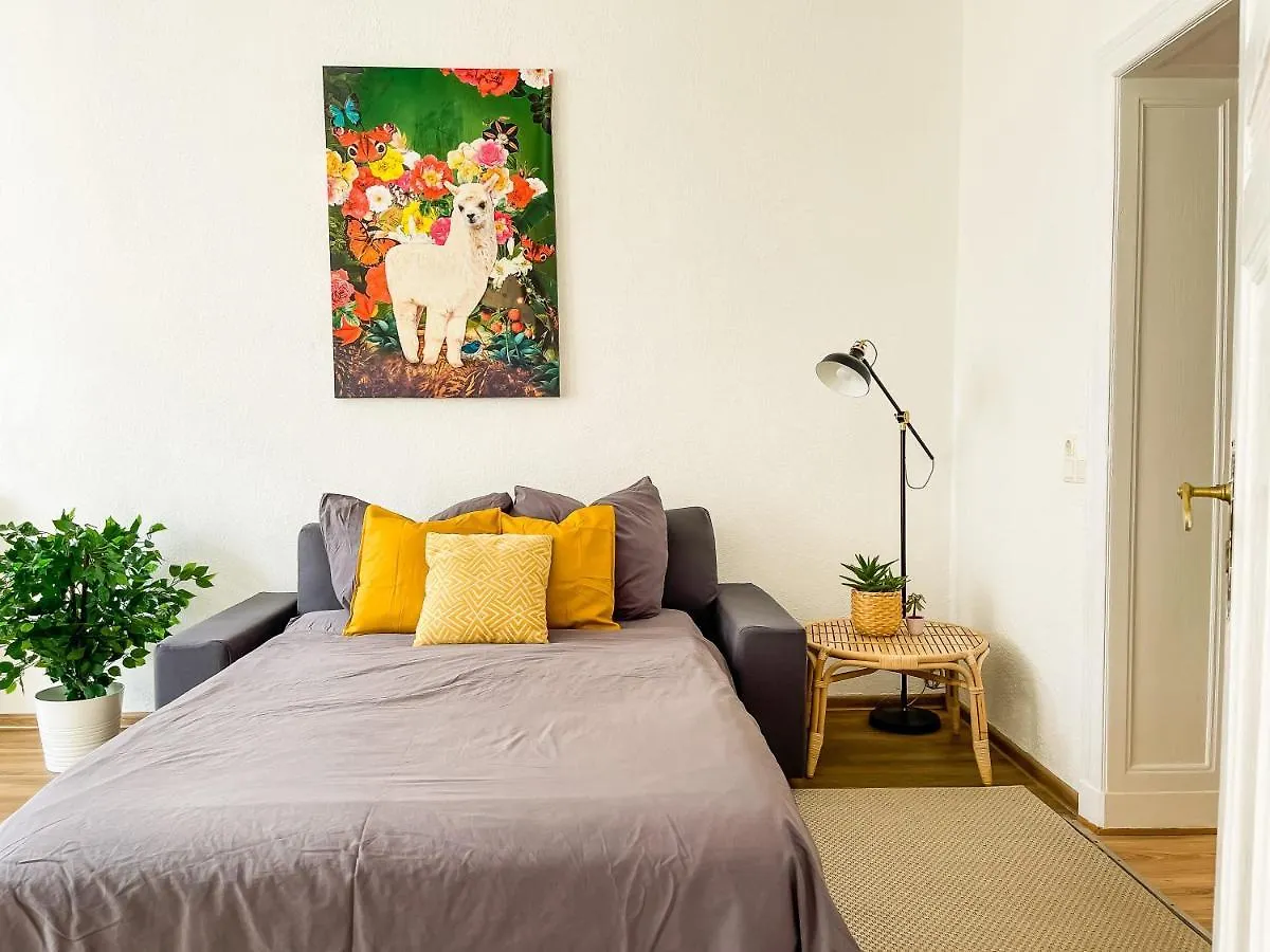 Bright 2 Bedroom Apartment In Convinient Location Berlin