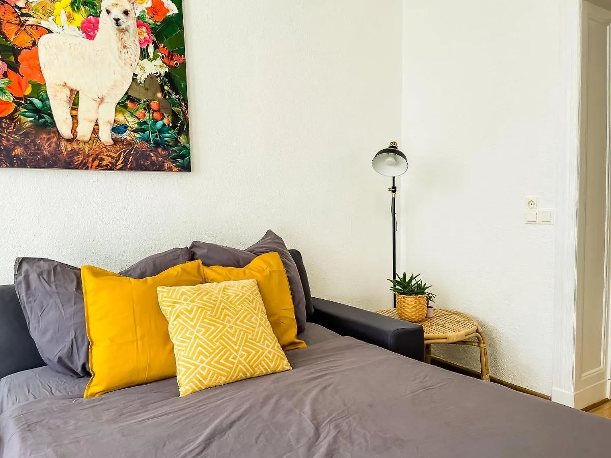 Bright 2 Bedroom Apartment In Convinient Location Berlin 0*,
